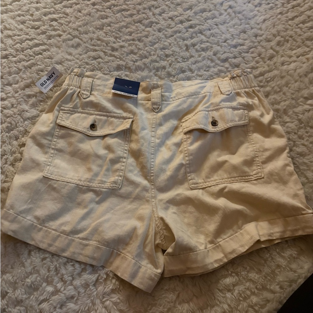 Old Navy Women's Cream Shorts